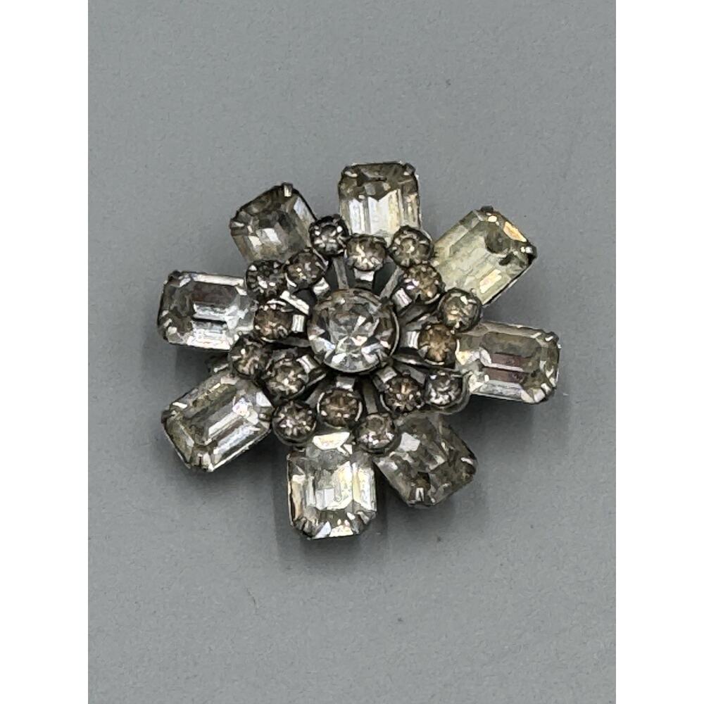 Vintage Clear& Round Rhinestone Flower Silver Colored Brooch Pin